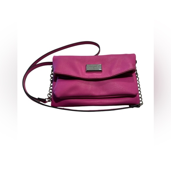 FOUR bag bundle!  Two NWT and one Teal and  one Pink Crossbody Bags - Picture 10 of 16